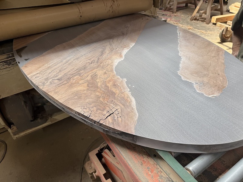 クラロウォールナット　楕円レジンテーブル