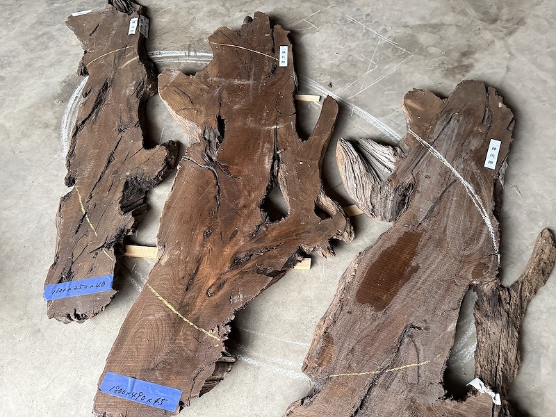 クラロウォールナット　楕円レジンテーブル　神代欅デザイン