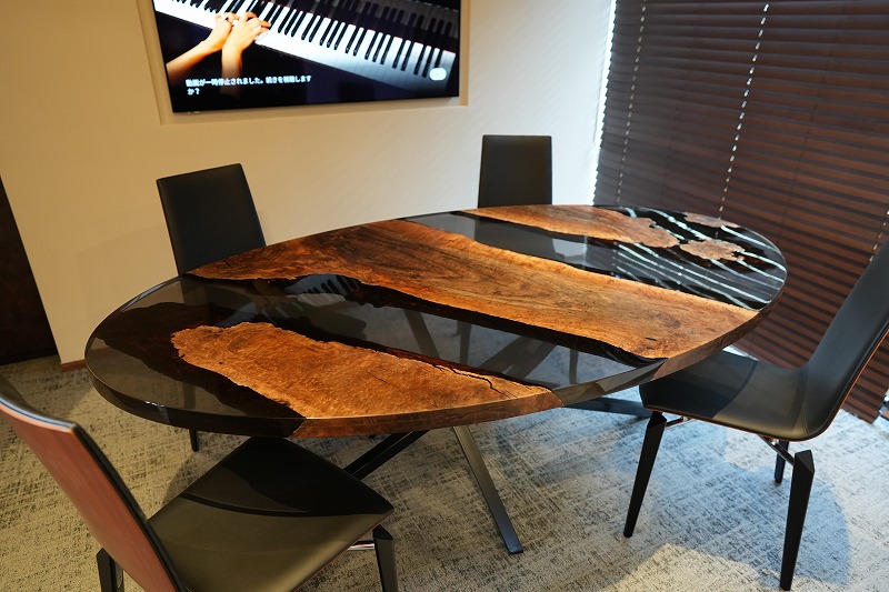 クラロウォールナット楕円レジンテーブル