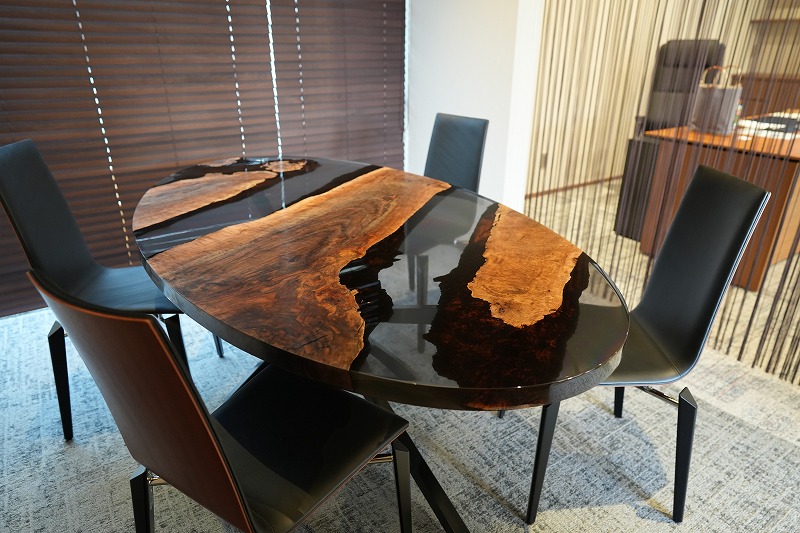 クラロウォールナット　楕円レジンテーブル