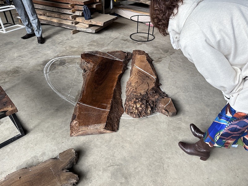 クラロウォールナット　楕円レジンテーブル