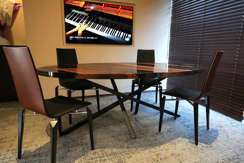 クラロウォールナット 楕円レジンテーブル