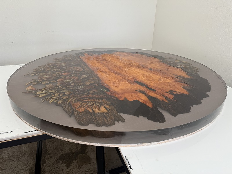 屋久杉レジンテーブル　レジン流し込み