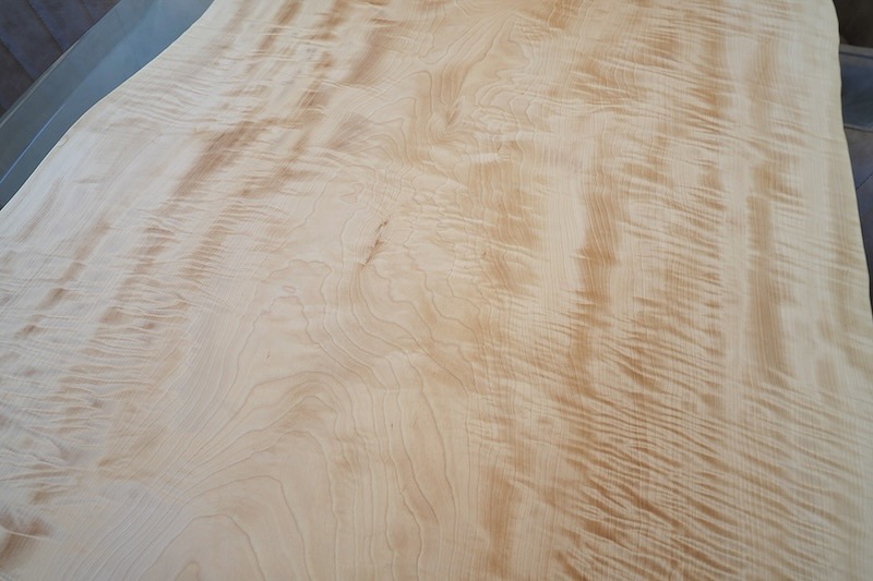 富士市T様邸(ナチュラルなインテリア）に納品した栃のクリアレジンテーブル