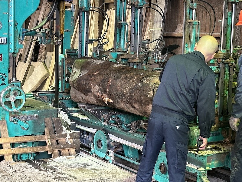 レジンテーブルへの製材