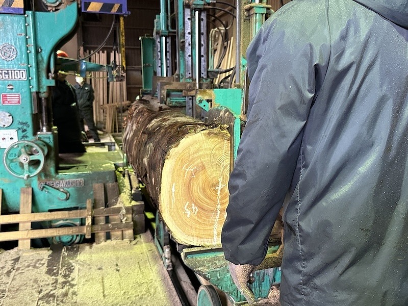 レジンテーブルへの製材