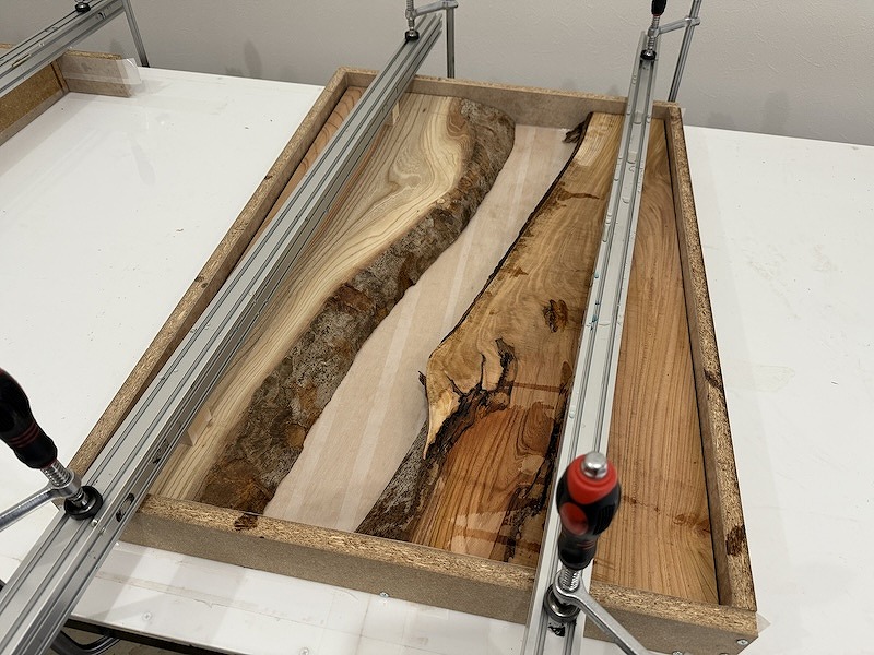 レジンアートパネルの流し込み