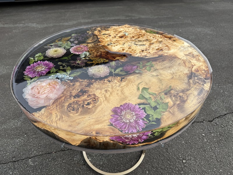 フローラレジンテーブルの製作風景