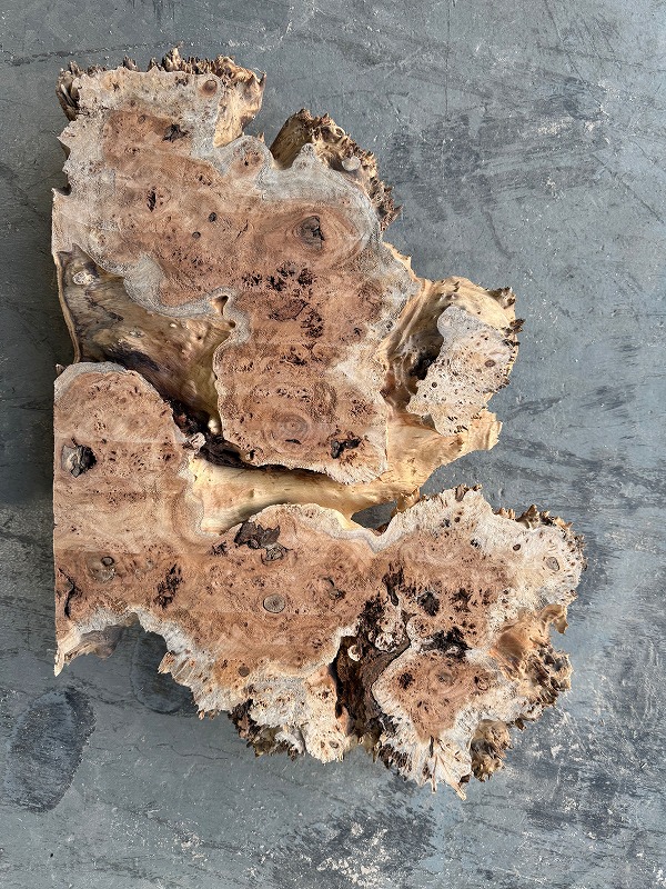 クラロウォールナット中華彫り物レジンテーブル