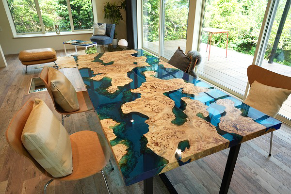 ナチュラルリゾート系のレジンダイニングテーブル