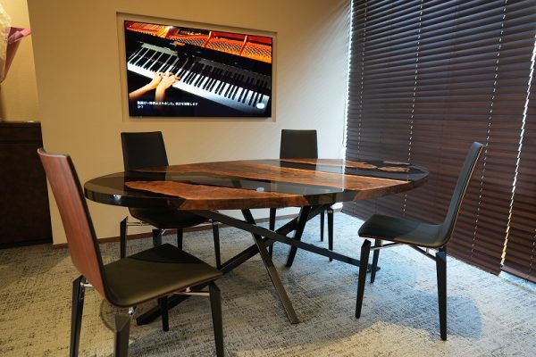 レジンダイニングテーブルの椅子