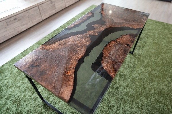 【東京都港区法人様】クラロ×darkⅡクリア　レジンデスク