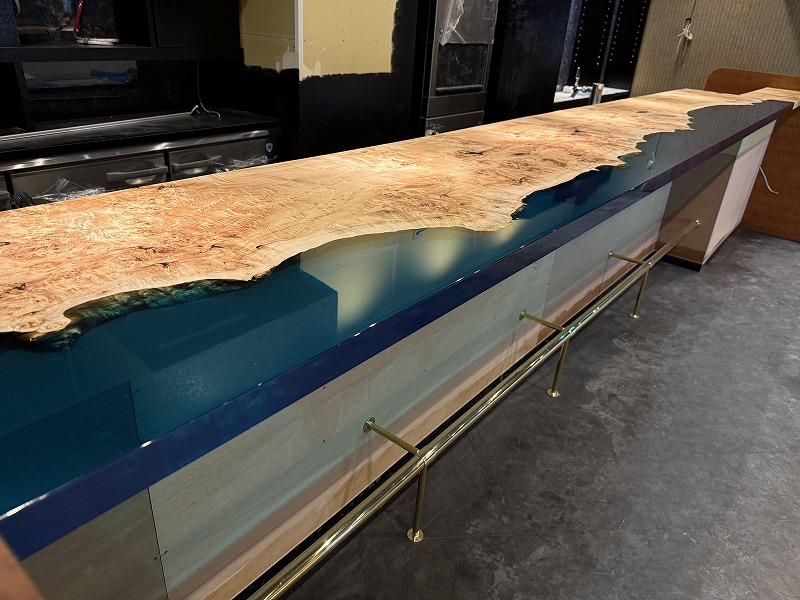 【東京都千代田区】ポプラ×エメラルド レジンカウンター