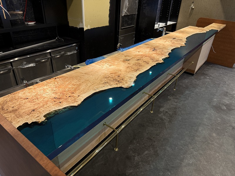 【東京都千代田区】ポプラ×エメラルド レジンカウンター