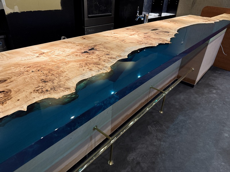 【東京都千代田区】ポプラ×エメラルド レジンカウンター