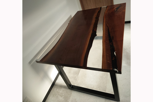 【広島県法人様】ウォールナット×クリア レジンテーブル