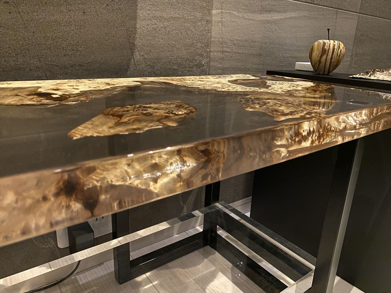 【東京都】ポプラ×クリア レジンカウンター