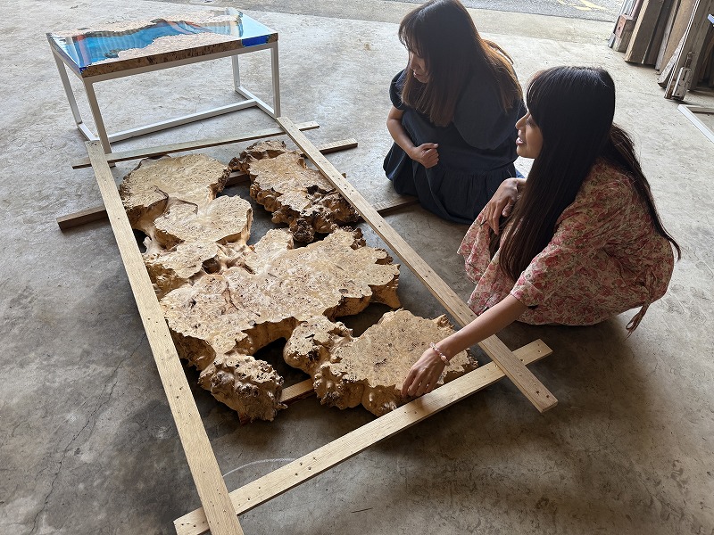 ポプラレジンテーブル　倉庫でオーダー