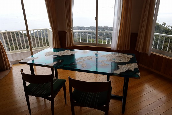 【静岡県別荘地】ポプラ×simodaクリアブルー レジンテーブル