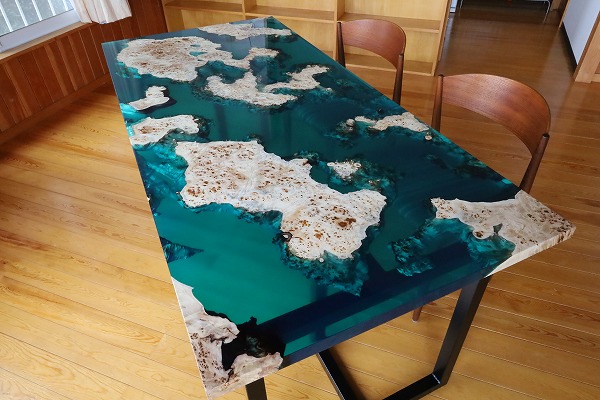 【静岡県別荘地】ポプラ×simodaクリアブルー レジンテーブル