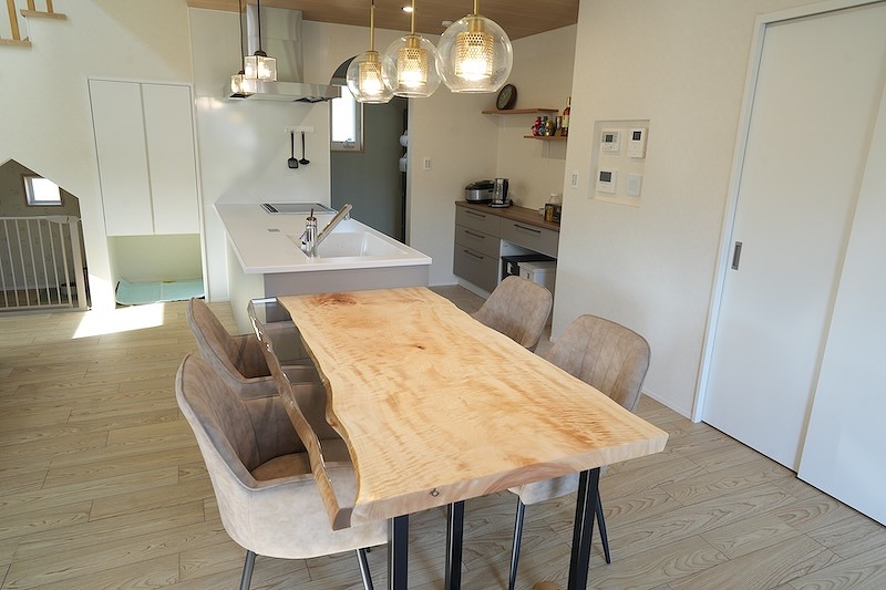 【静岡県】栃×PREMIUMクリアレジンテーブル