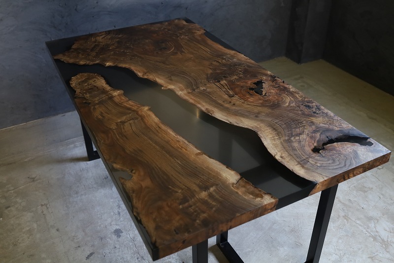 【静岡県】クラロウォールナット×darkⅡクリア レジンテーブル