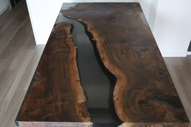 【静岡県】クラロウォールナット×darkⅡクリア レジンテーブル