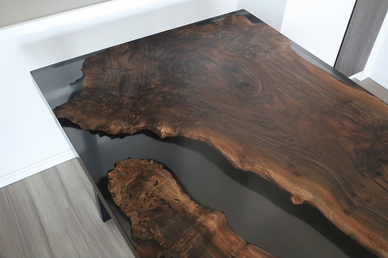 【静岡県】クラロウォールナット×darkⅡクリア レジンテーブル