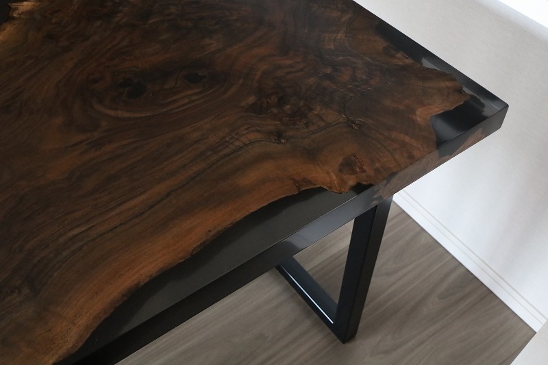 【静岡県】クラロウォールナット×darkⅡクリア レジンテーブル