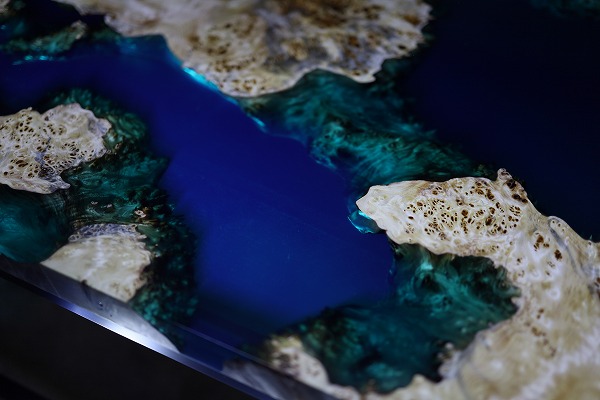 【東京都】ポプラ×simodaクリアブルー レジンテーブル