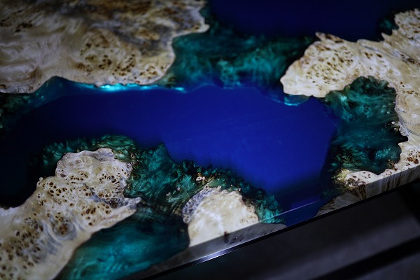 【東京都】ポプラ×simodaクリアブルー レジンテーブル