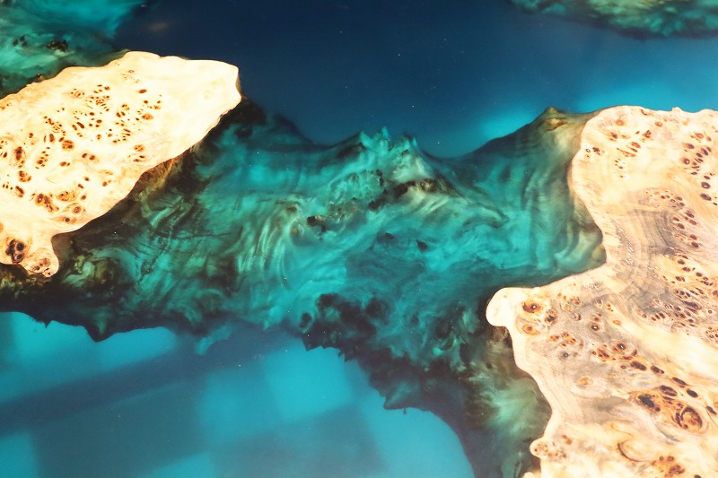 【東京都】ポプラ×simodaクリアブルー レジンテーブル