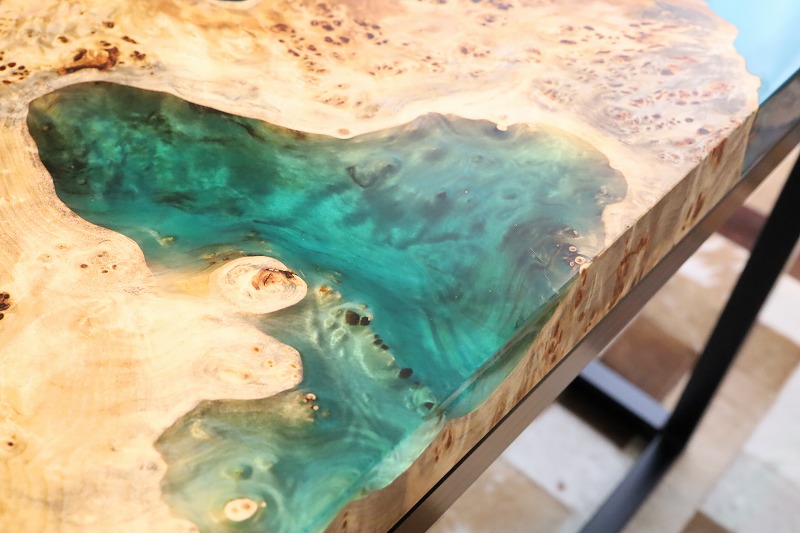 【東京都】ポプラ×simodaクリアブルー レジンテーブル