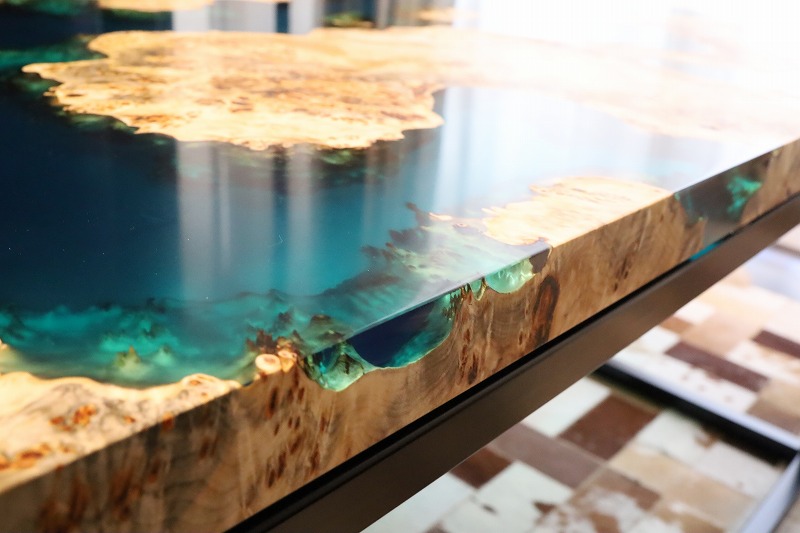 【東京都】ポプラ×simodaクリアブルー レジンテーブル