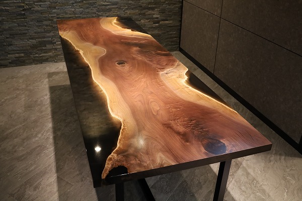 【愛知県名古屋市】ウォールナット×darkⅢクリア レジンテーブル