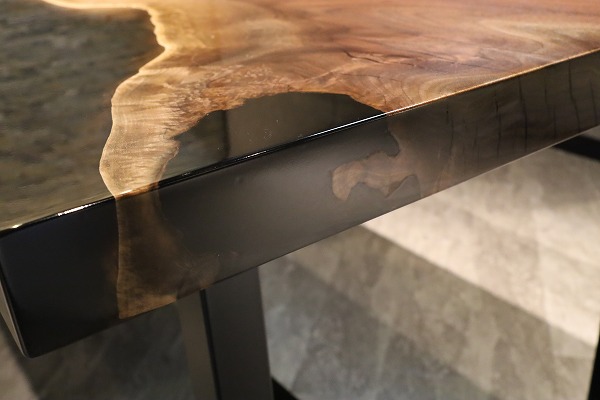 【愛知県名古屋市】ウォールナット×darkⅢクリア レジンテーブル