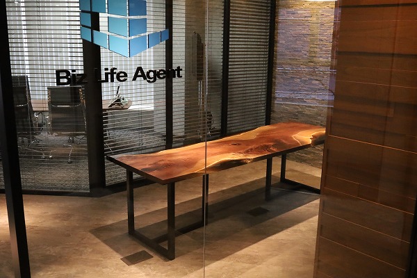 【愛知県名古屋市】ウォールナット×darkⅢクリア レジンテーブル