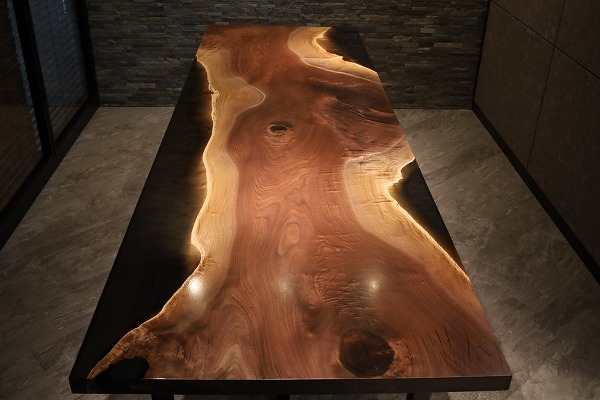 【愛知県名古屋市】ウォールナット×darkⅢクリア レジンテーブル