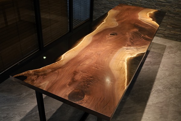 【愛知県名古屋市】ウォールナット×darkⅢクリア レジンテーブル