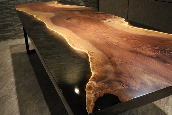 【愛知県名古屋市】ウォールナット×darkⅢクリア レジンテーブル