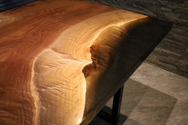 【愛知県名古屋市】ウォールナット×darkⅢクリア レジンテーブル