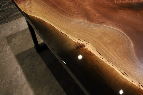 【愛知県名古屋市】ウォールナット×darkⅢクリア レジンテーブル