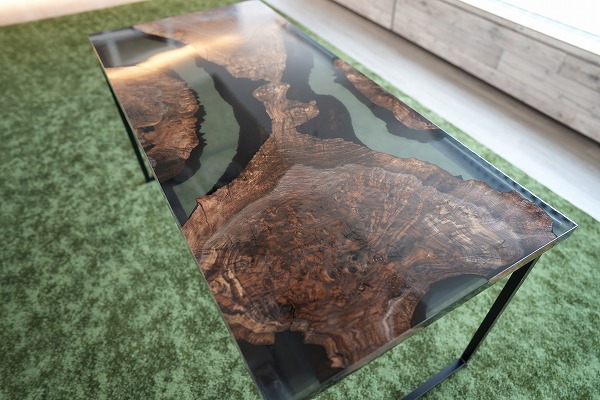 【東京都港区法人様】クラロ×darkⅡクリア　レジンデスク