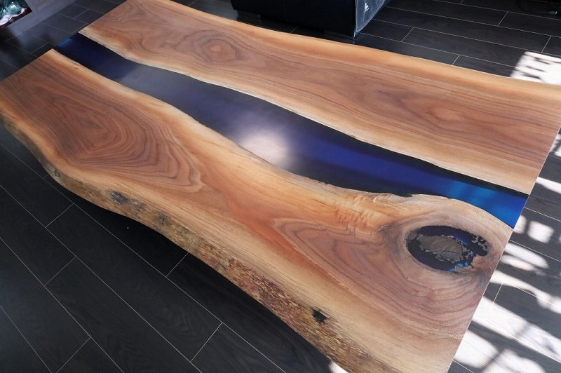 【愛知県】ブラックウォールナット×sinkaiブルー レジンテーブル