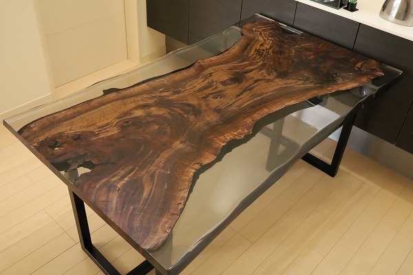 【東京都】クラロウォールナット×darkクリア レジンテーブル
