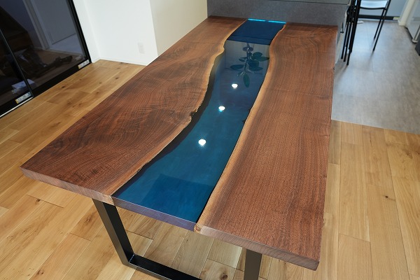 【東京都世田谷区】ウォールナット×シャインレジンテーブル