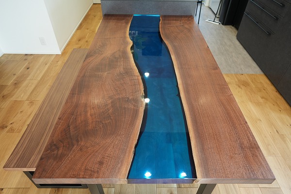 【東京都世田谷区】ウォールナット×シャインレジンテーブル