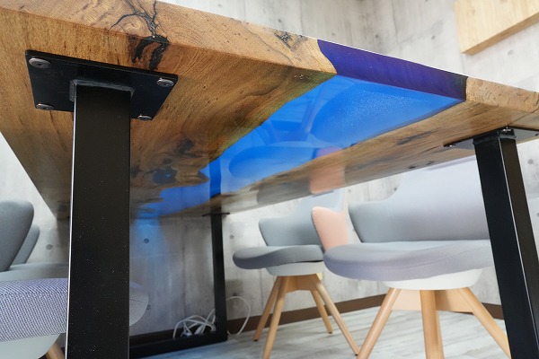 【神奈川県法人様】ナラ×ワイルドブルー レジンテーブル