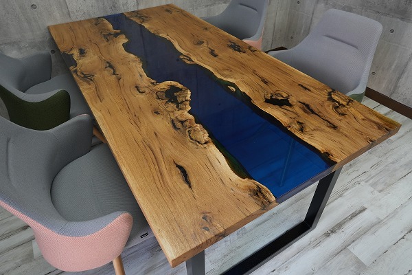 【神奈川県法人様】ナラ×ワイルドブルー レジンテーブル