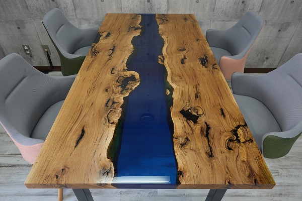 【神奈川県法人様】ナラ×ワイルドブルー レジンテーブル